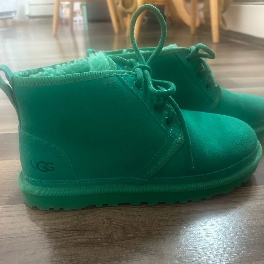 UGG Women's Neumel Boot- GREEN! SIZE 7